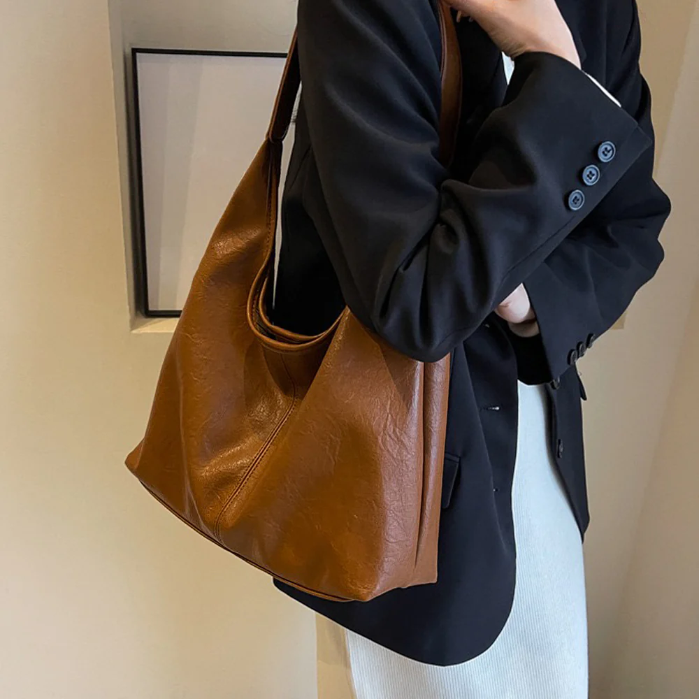 Athena Large Slouchy Shoulder Bag With Magnetic Clasp in Black - Image 7