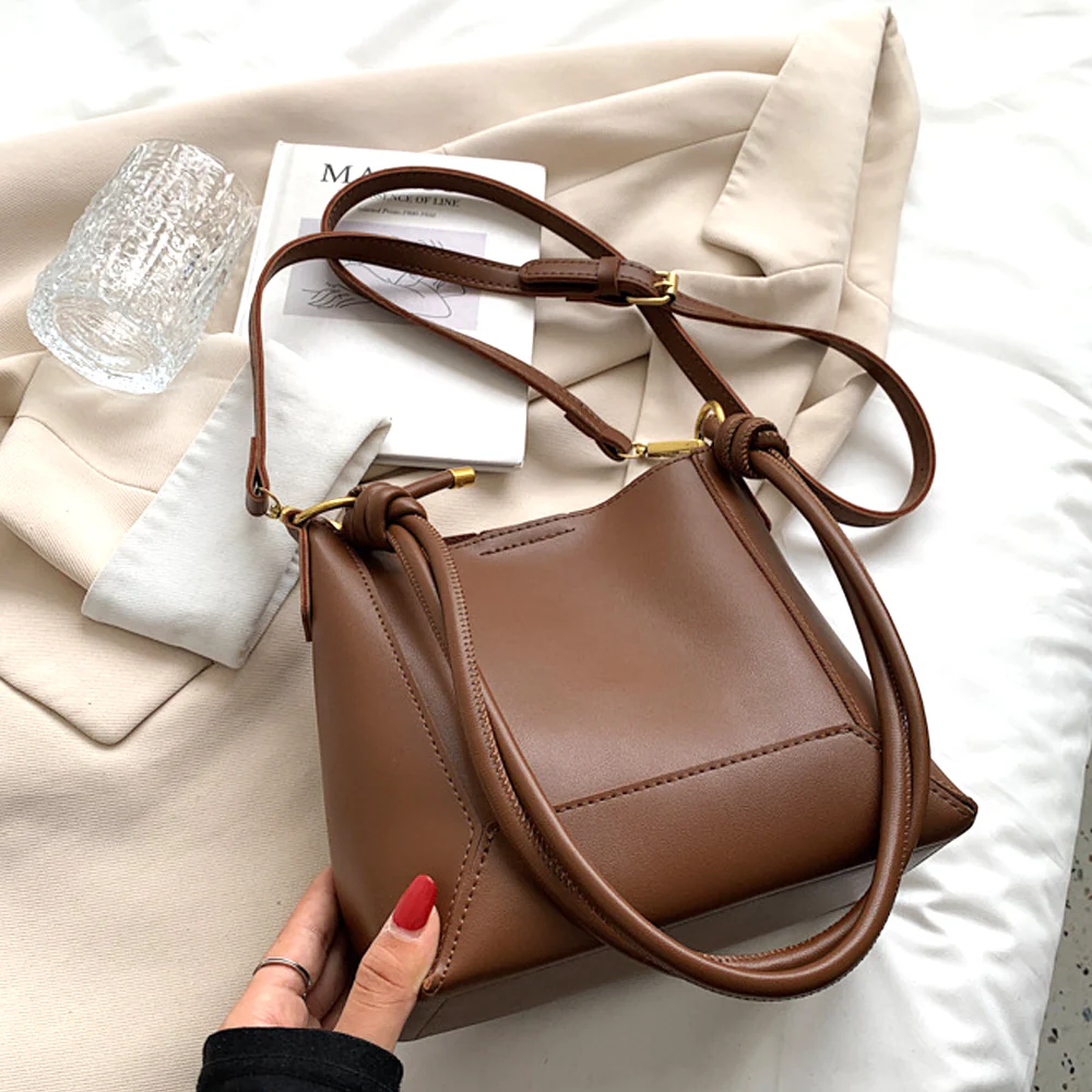 Rochelle Vintage Faux Leather Shoulder Tote Bag With Adjustable Strap in Tan - Image 4