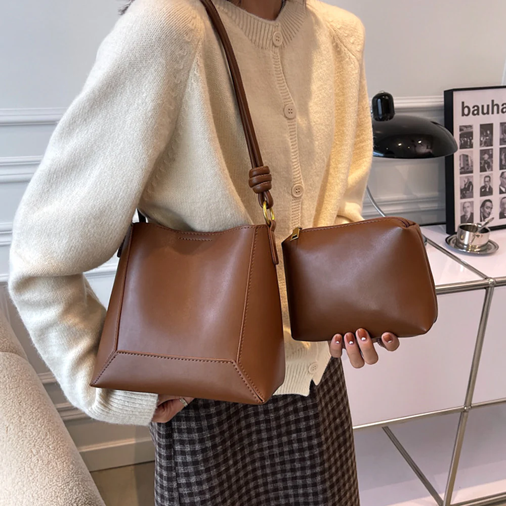 Rochelle Vintage Faux Leather Shoulder Tote Bag With Adjustable Strap in Tan - Image 5