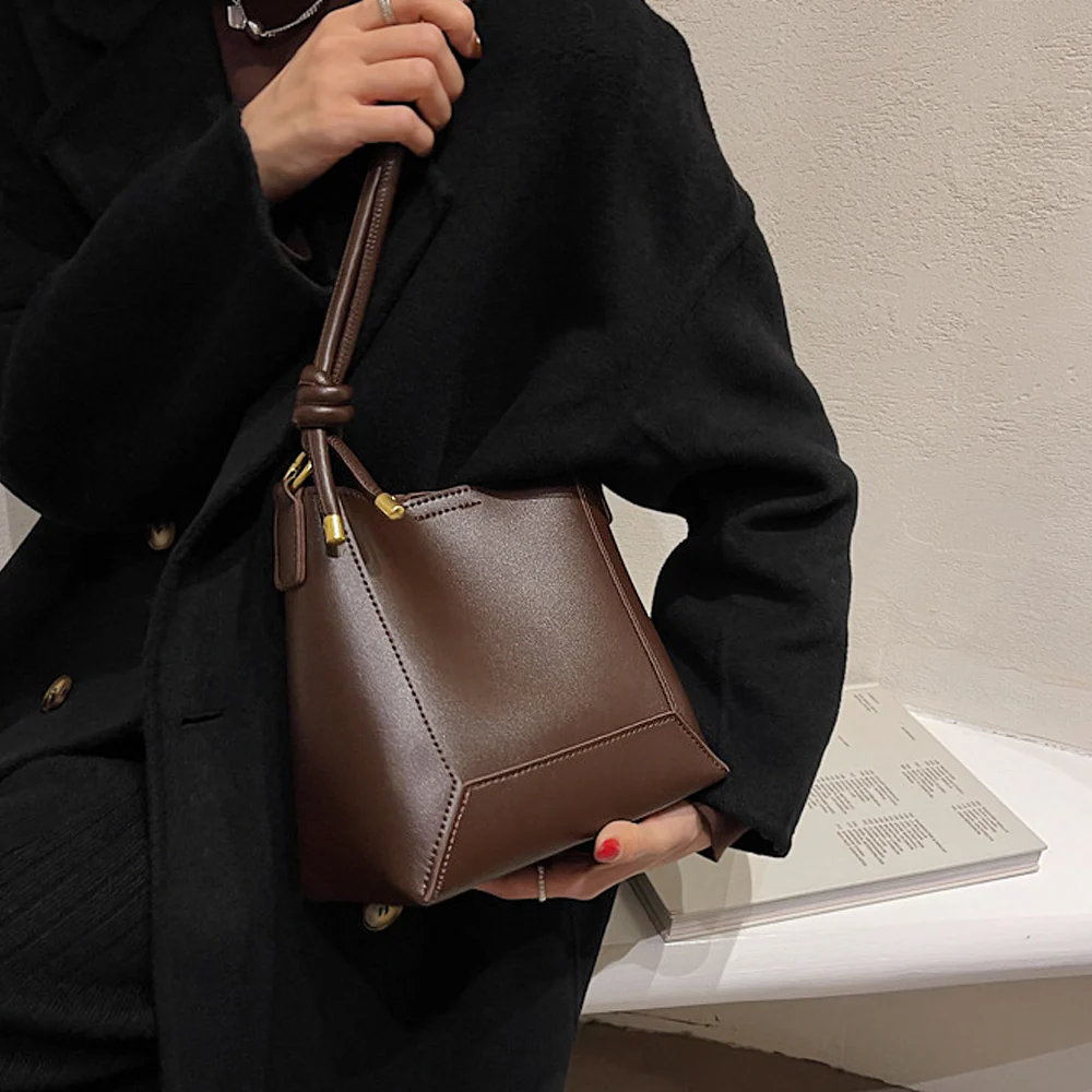 Rochelle Vintage Faux Leather Shoulder Tote Bag With Adjustable Strap in Tan - Image 8