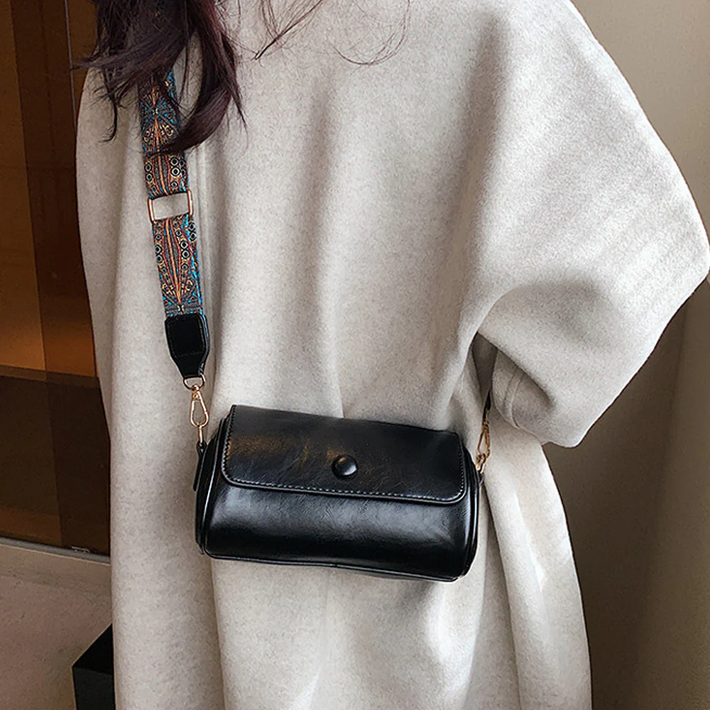 Whitney Structured Crossbody Handbag With Shoulder Strap in Black - Image 5