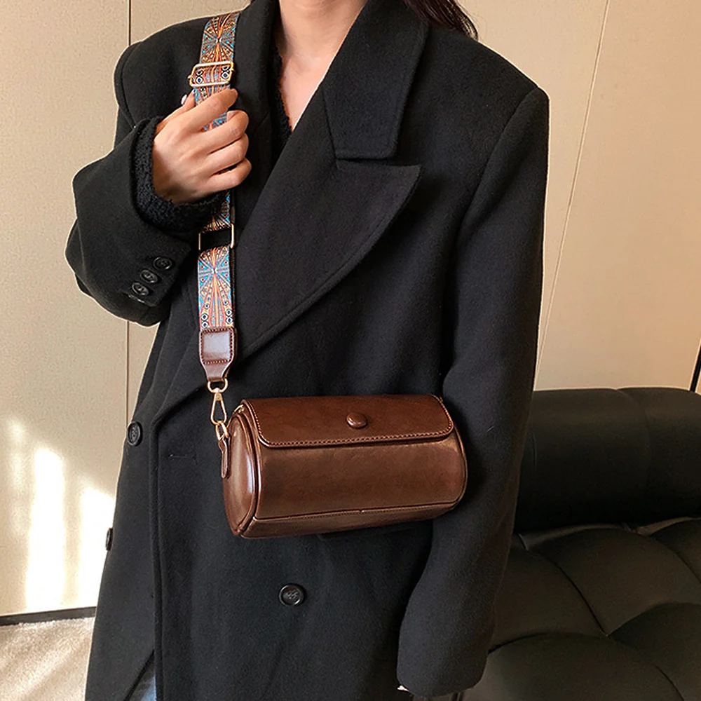 Whitney Structured Crossbody Handbag With Shoulder Strap in Black - Image 6