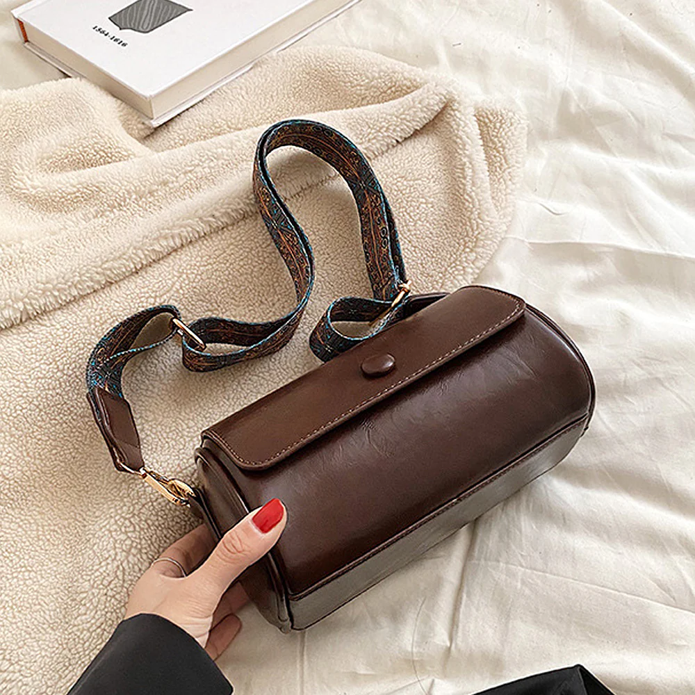 Whitney Structured Crossbody Handbag With Shoulder Strap in Black - Image 8