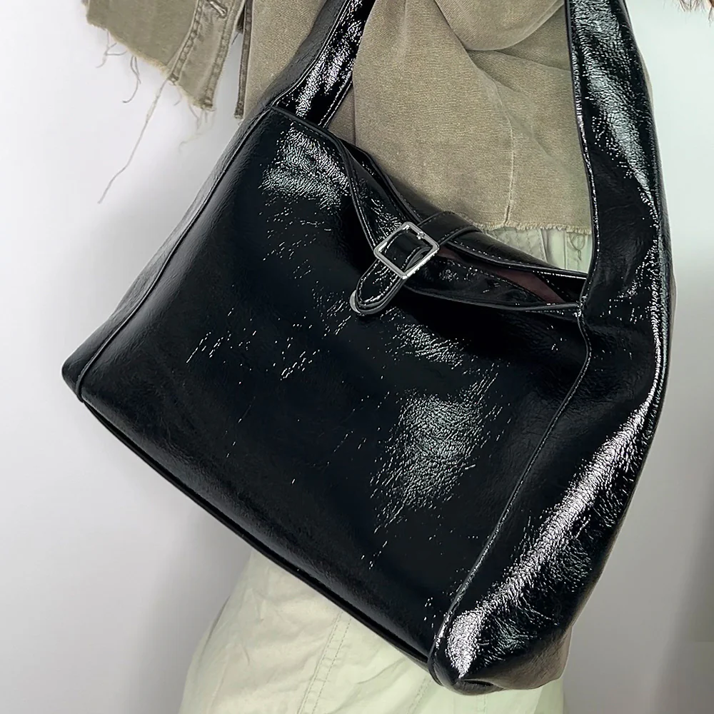 Wyatt Shoulder Bag With Buckle Detail in Burgundy - Image 11