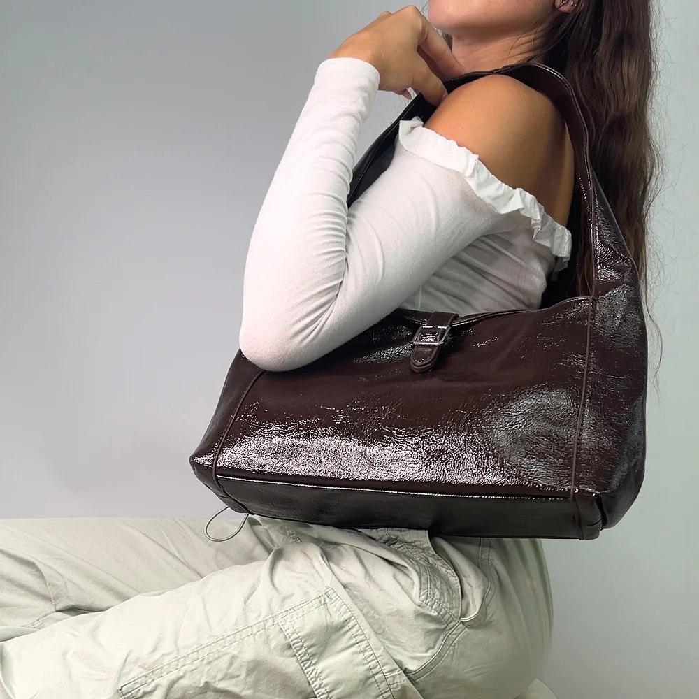 Wyatt Shoulder Bag With Buckle Detail in Burgundy - Image 8
